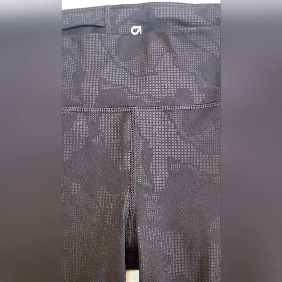 GapFit Sculpt Compression High Waist Camo‎ print Legging Black Size Medium - Picture 3 of 5